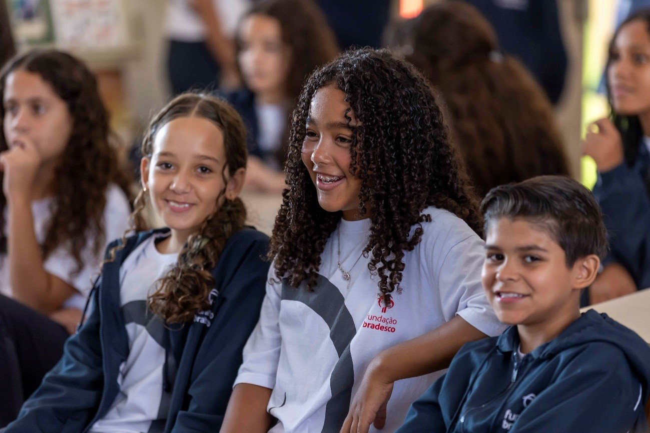 Fundação Bradesco proíbe celulares em 40 escolas e relata ganhos de atenção e convivência - Imagem do artigo original