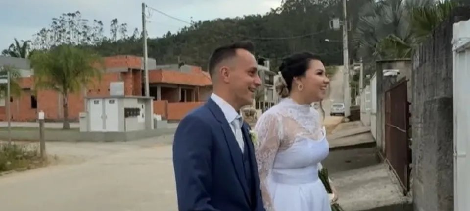 Noivos levam casamento até avós e vídeo ultrapassa 1,7 bilhão de visualizações - Imagem do artigo original