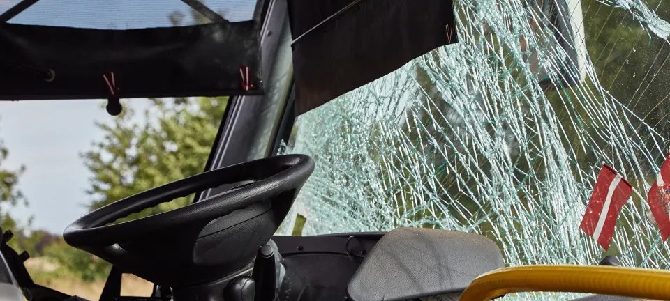 Ônibus tomba na zona leste de SP e interdita via nos dois sentidos - Imagem do artigo original