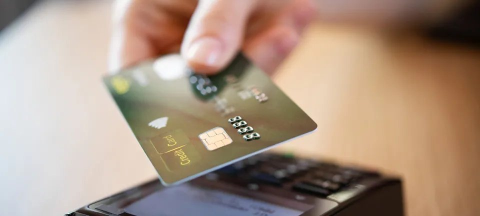 Golpe do cartão trocado avança no Brasil e exige atenção no pagamento - Imagem do artigo original