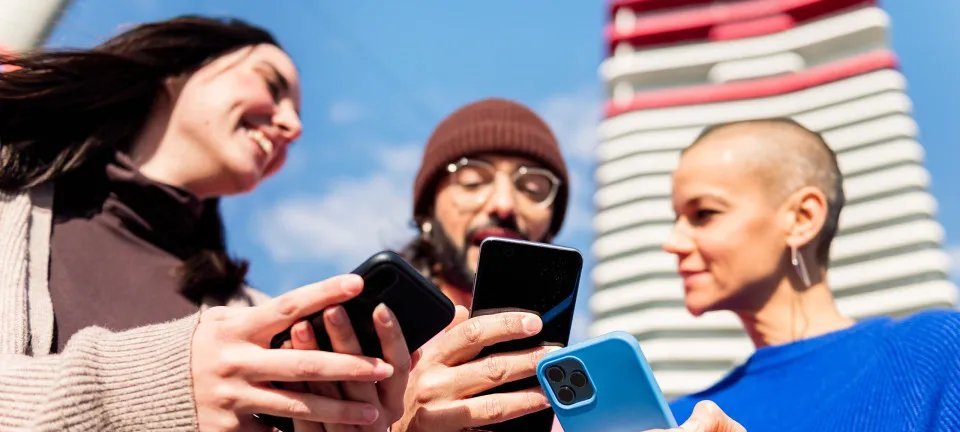 WhatsApp ganha descrições de perfil, lembretes e stickers de texto para grupos - Imagem do artigo original