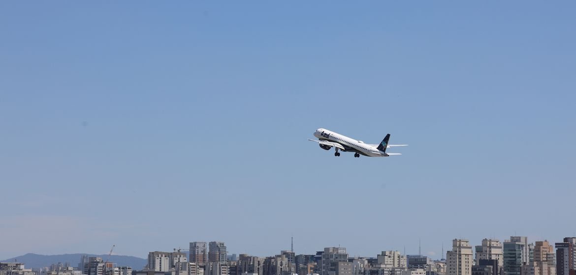 Passagens aéreas caem 20% em novembro e ampliam bilhetes abaixo de R$ 300 - Imagem do artigo original