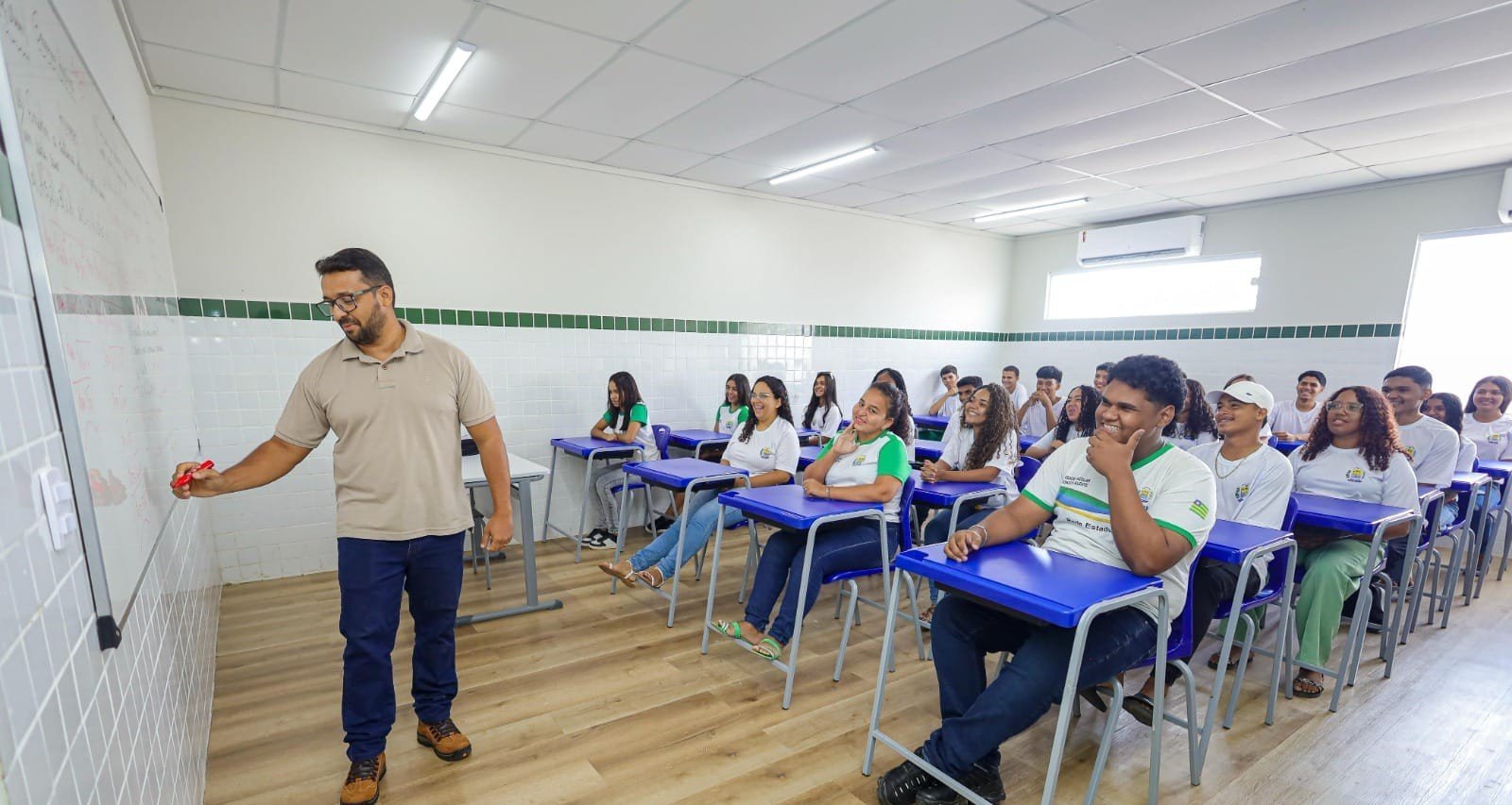 Lula prepara nova regra para piso dos professores e promete aumento real em 2026 - Imagem do artigo original