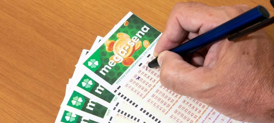 Mega-Sena sorteia R$ 35 milhões hoje e Trump volta a citar controle da Gronelândia - Imagem do artigo original