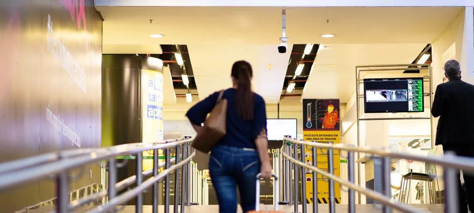 Downgrade no voo: o que é, por que acontece e quais direitos o passageiro tem - Imagem do artigo original