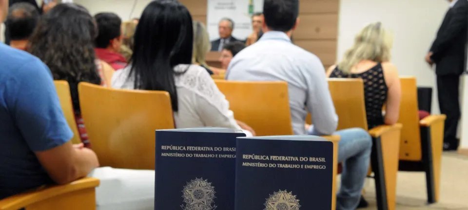 São Paulo reúne 2,5 mil vagas em mutirão e brasileiros enfrentam onda de golpes no início do ano - Imagem do artigo original