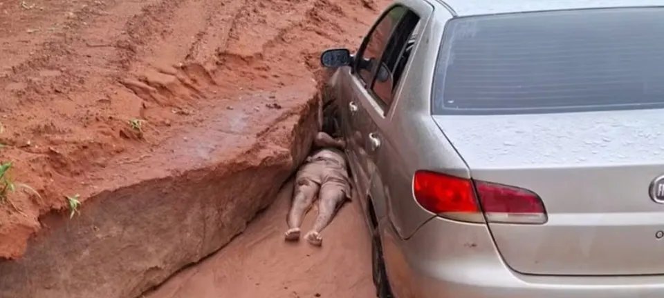 Motorista resgatado debaixo de carro em estrada de João Pinheiro morre no hospital - Imagem do artigo original