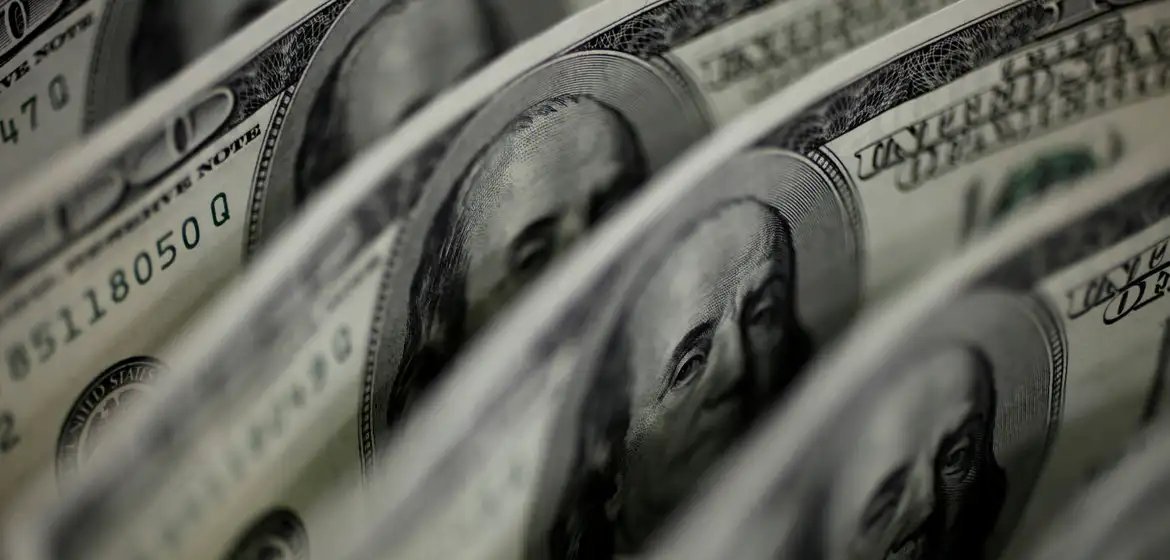 Dólar avança para R$ 5,24 após Trump indicar Kevin Warsh ao Federal Reserve - Imagem do artigo original