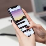 Ex-engenheira da Apple levanta US$ 5 milhões para colar que grava só a voz do utilizador