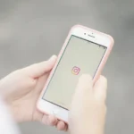 Apple prepara iPhone dobrável para setembro e promete tela sem vinco